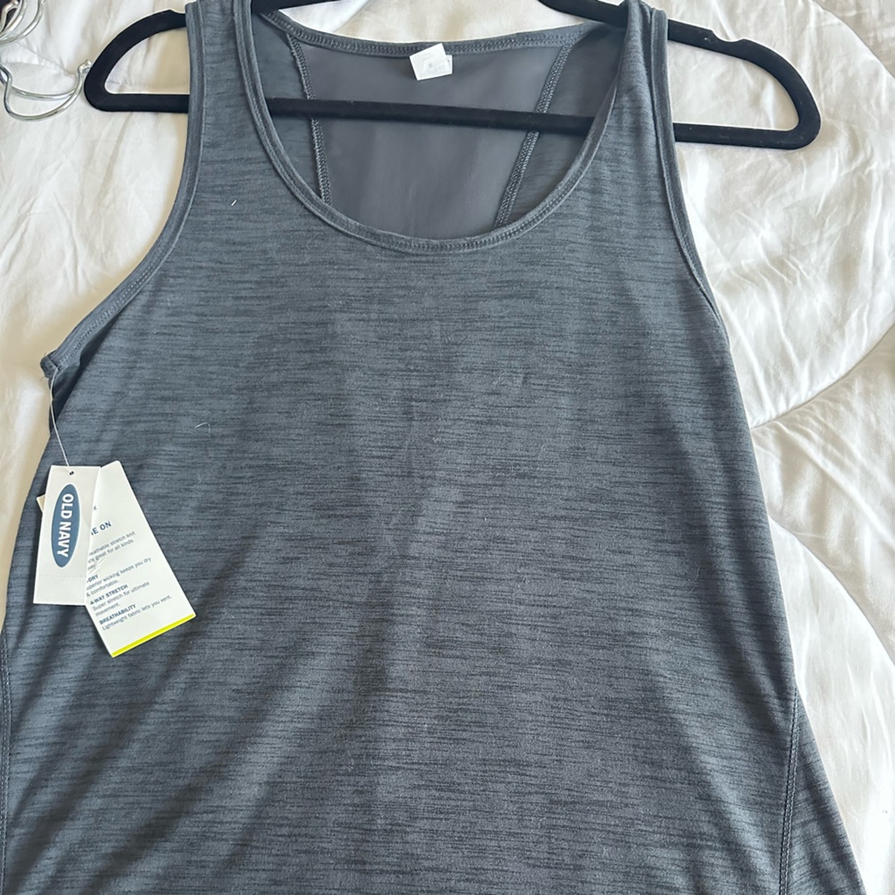 NWT Old navy active tank - medium